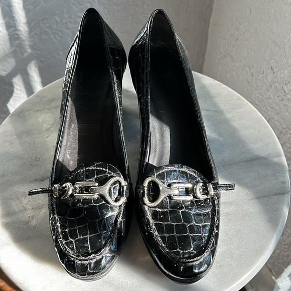 Stuart Weitzman Patent Leather Crock Heel - Picture 2 of 7